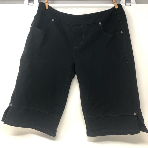 Sold! Athleta | Bettona Bermuda Shorts - Picture 2 of 7